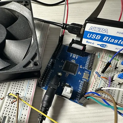 Schema controller PWM su CPLD Altera MAX 2 con contatori LPM e comparatore in Quartus