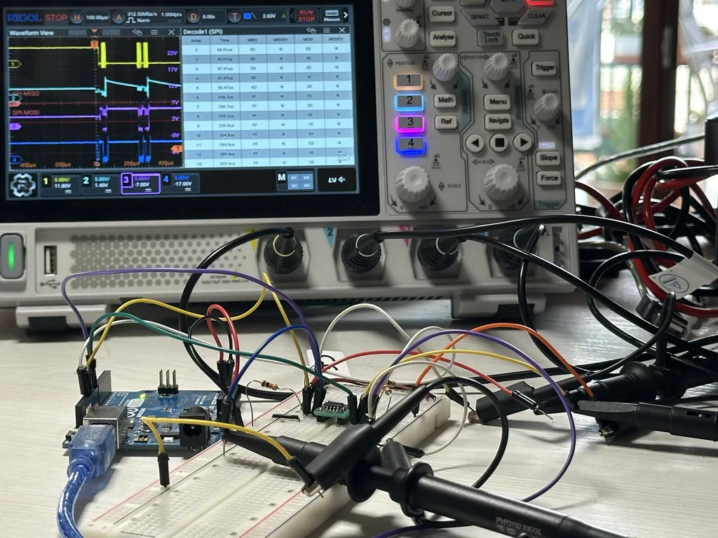 SPI su Arduino: dalla libreria standard ai registri hardware, R3 contro R4